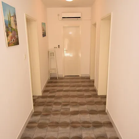 Apartment Jakov