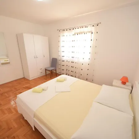 Apartament Jakov *
